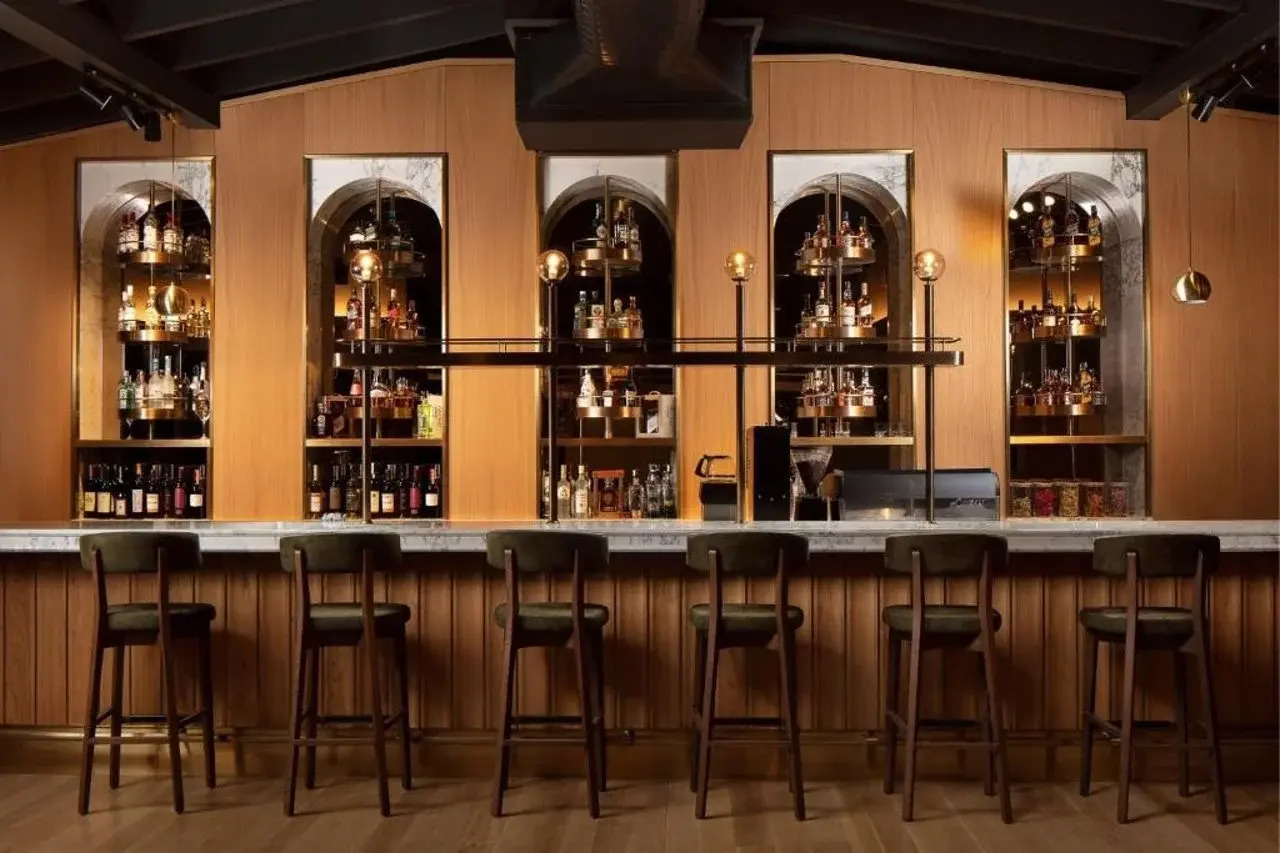 Photo - Adahan DeCamondo Pera, Autograph Collection