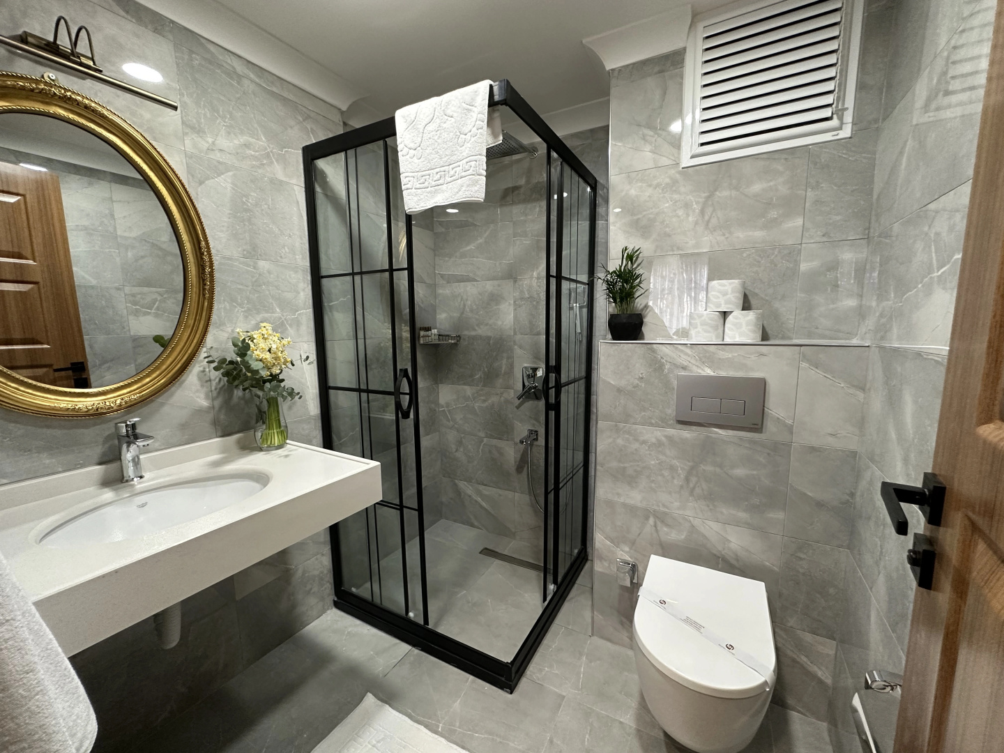 Photo - H&L Suites
