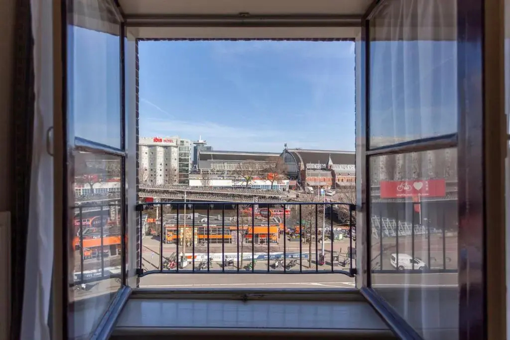 Photo - A-Train Hotel