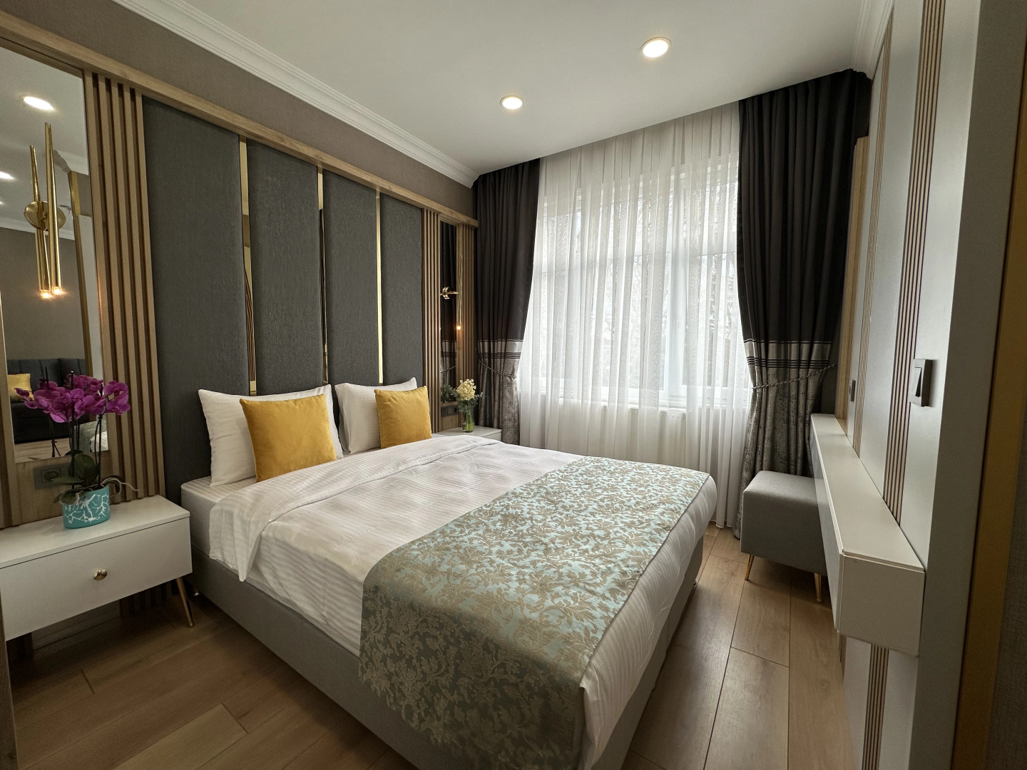 Photo - H&L Suites