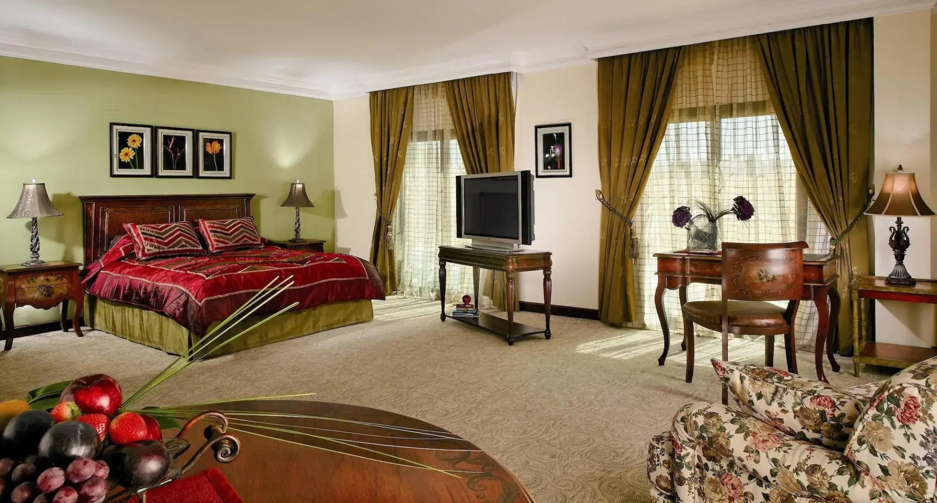 Foto - The Convention Center & Royal Suites Hotel