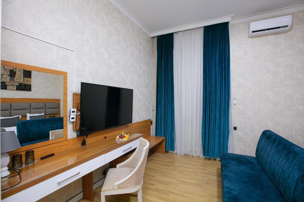 Photo - Empire Hotel