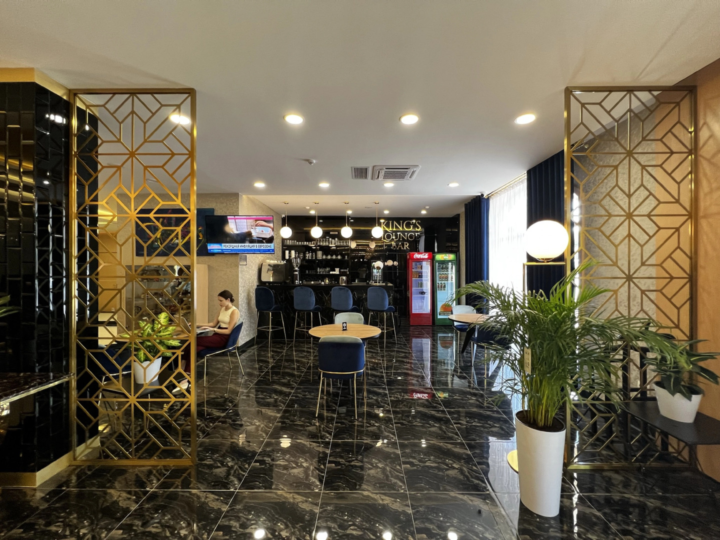 Photo - King Plaza Hotel