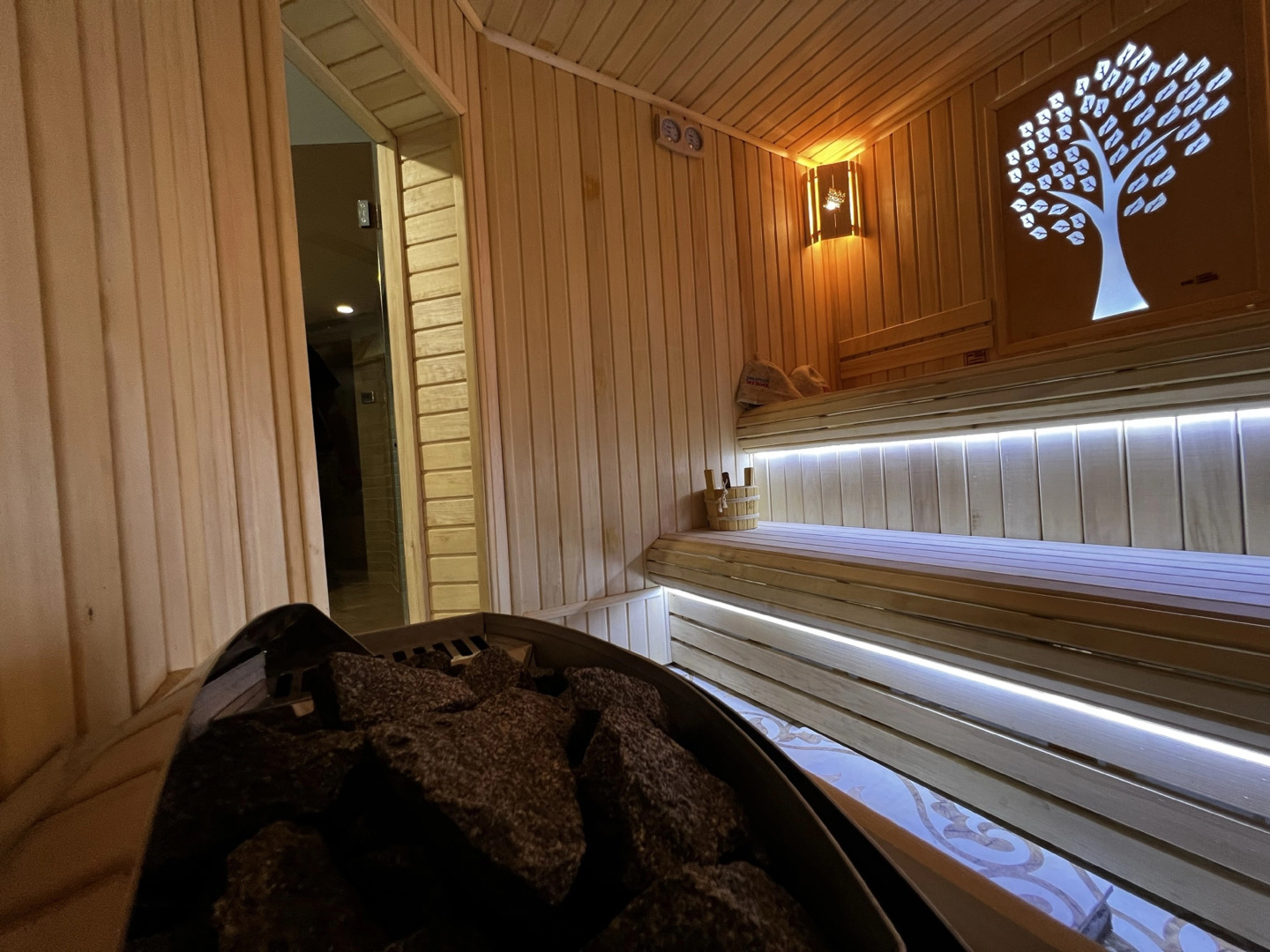 Photo - King Plaza Hotel