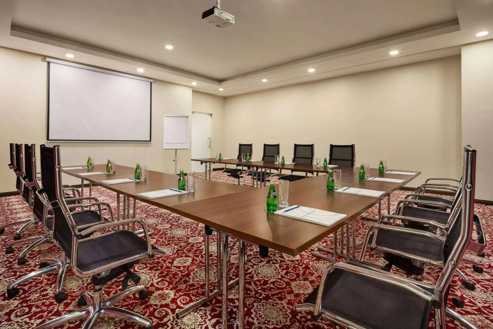 Photo - Ramada Encore by Wyndham Kuwait Downtown