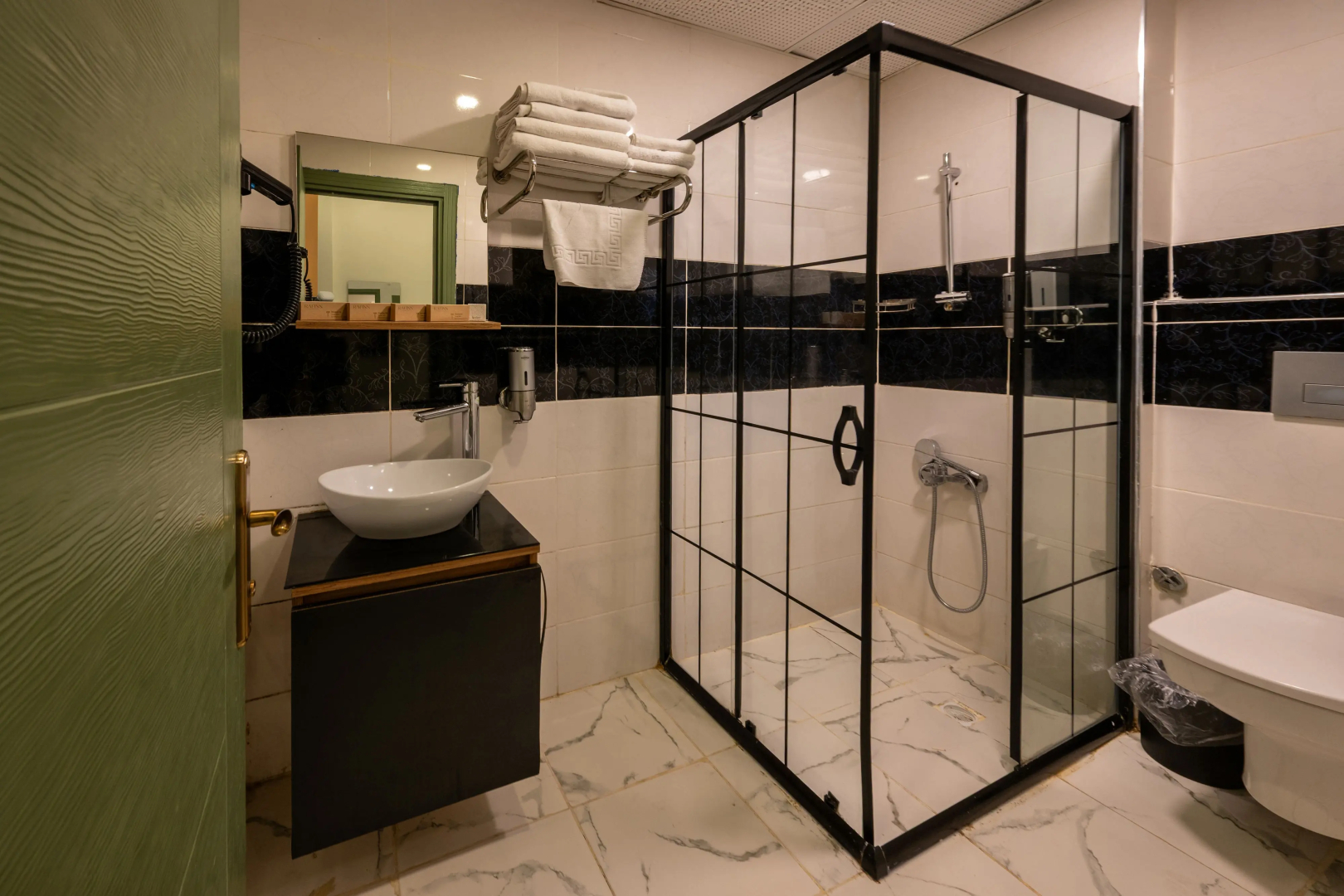 Photo - Rafinn Hotel