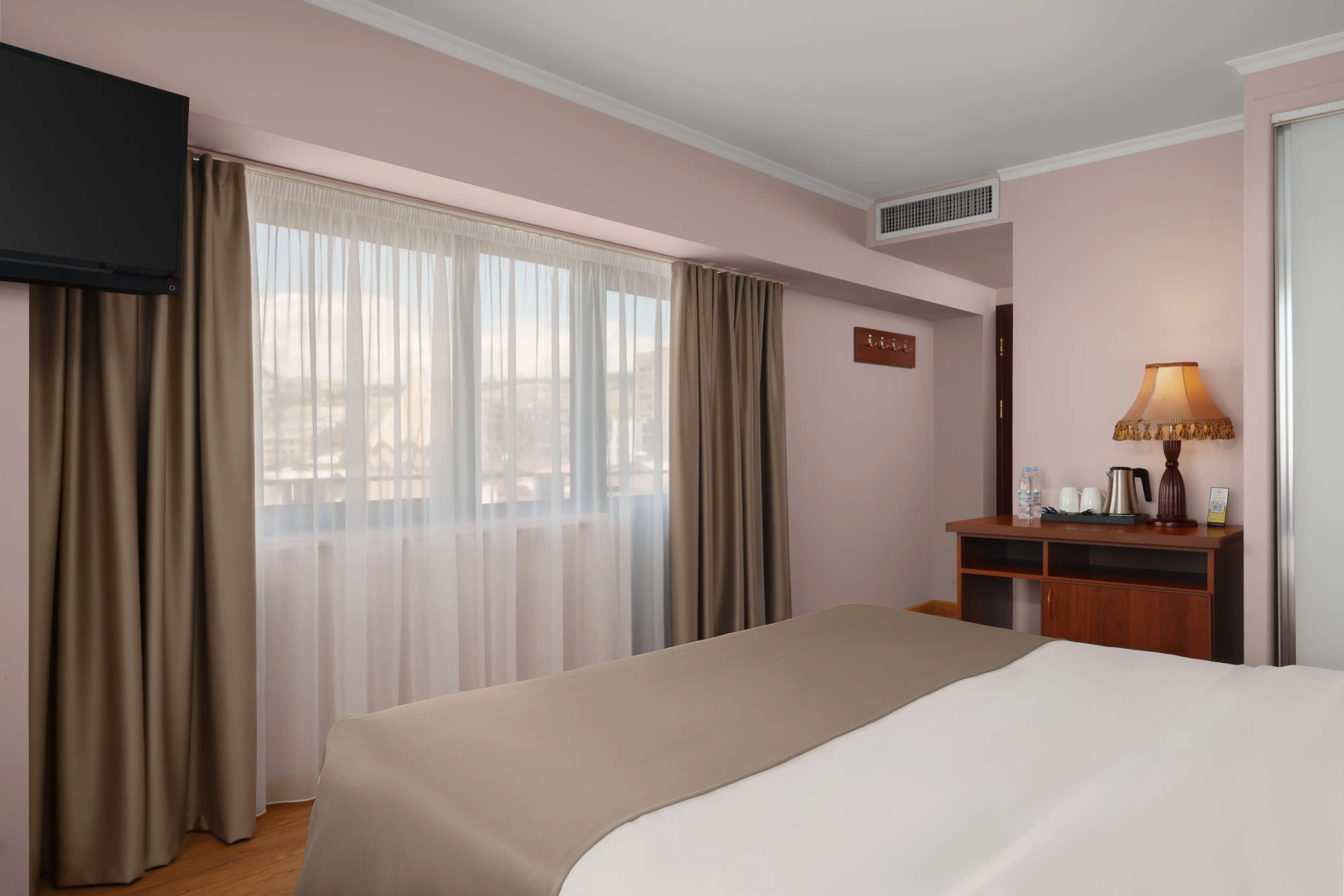 Photo - Ani Plaza Hotel