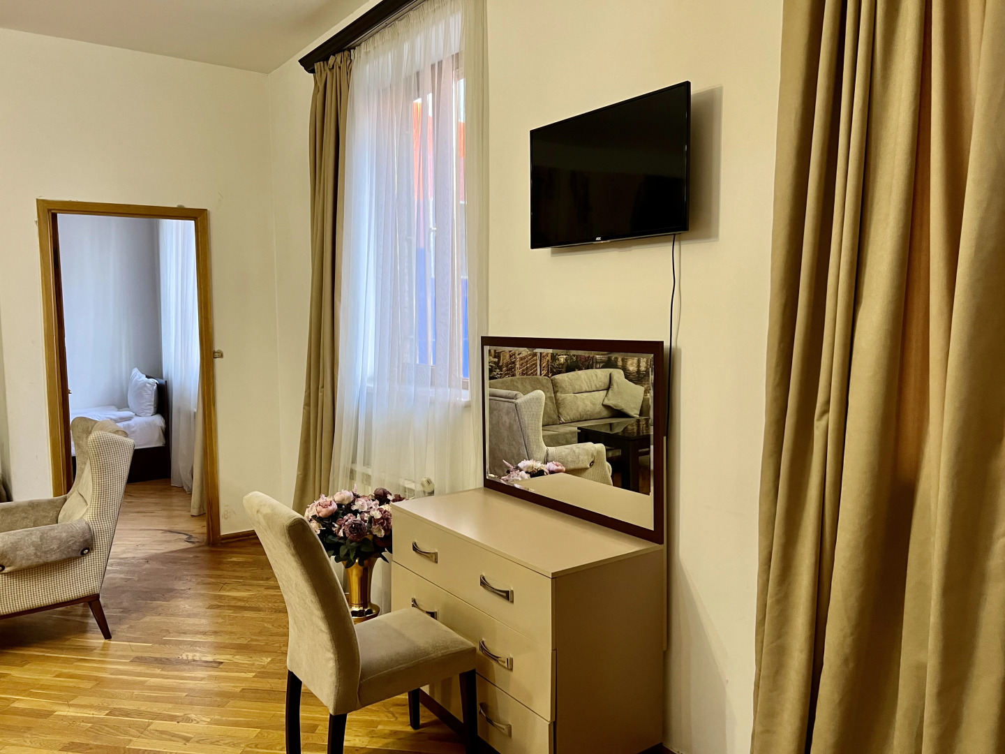 Photo - Family Hotel