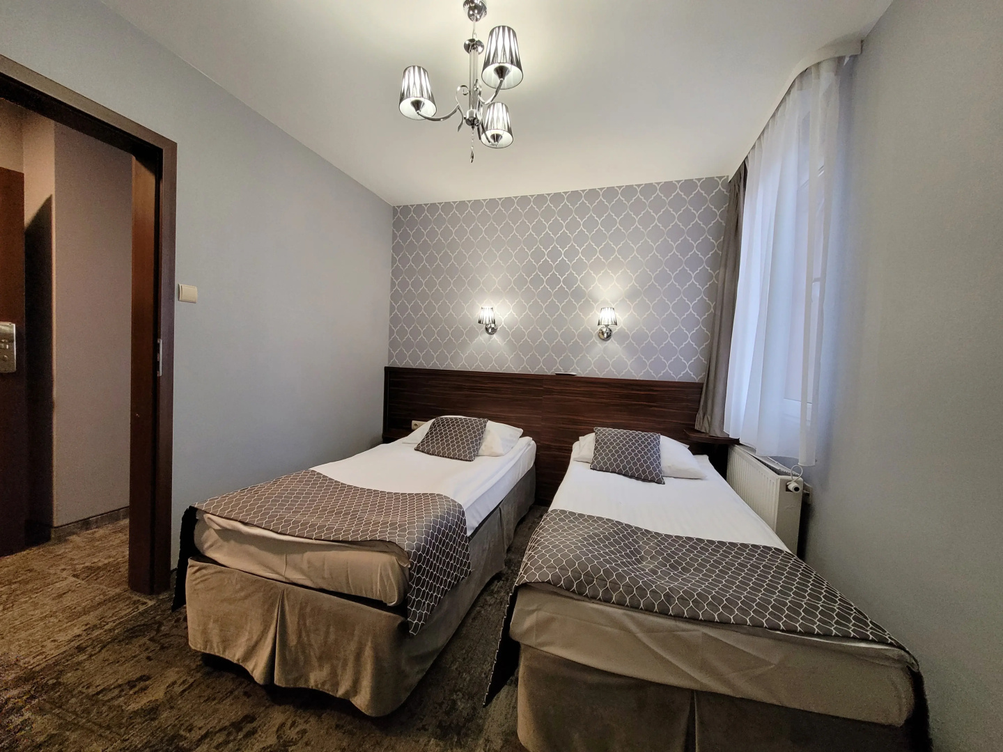 Foto - Hotel Fero Express POKOJE KLIMATYZOWANE AC