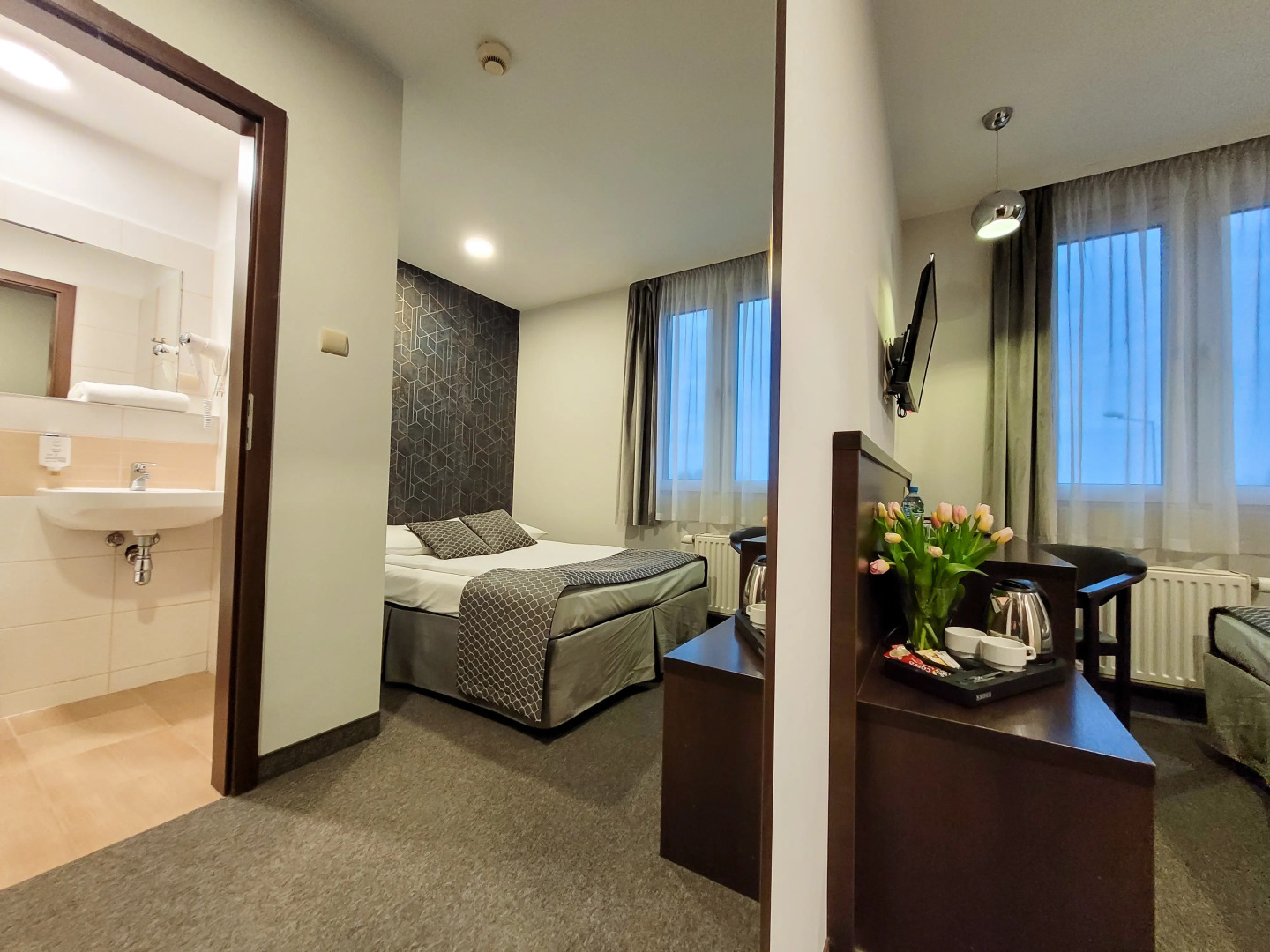 Foto - Hotel Fero Express POKOJE KLIMATYZOWANE AC