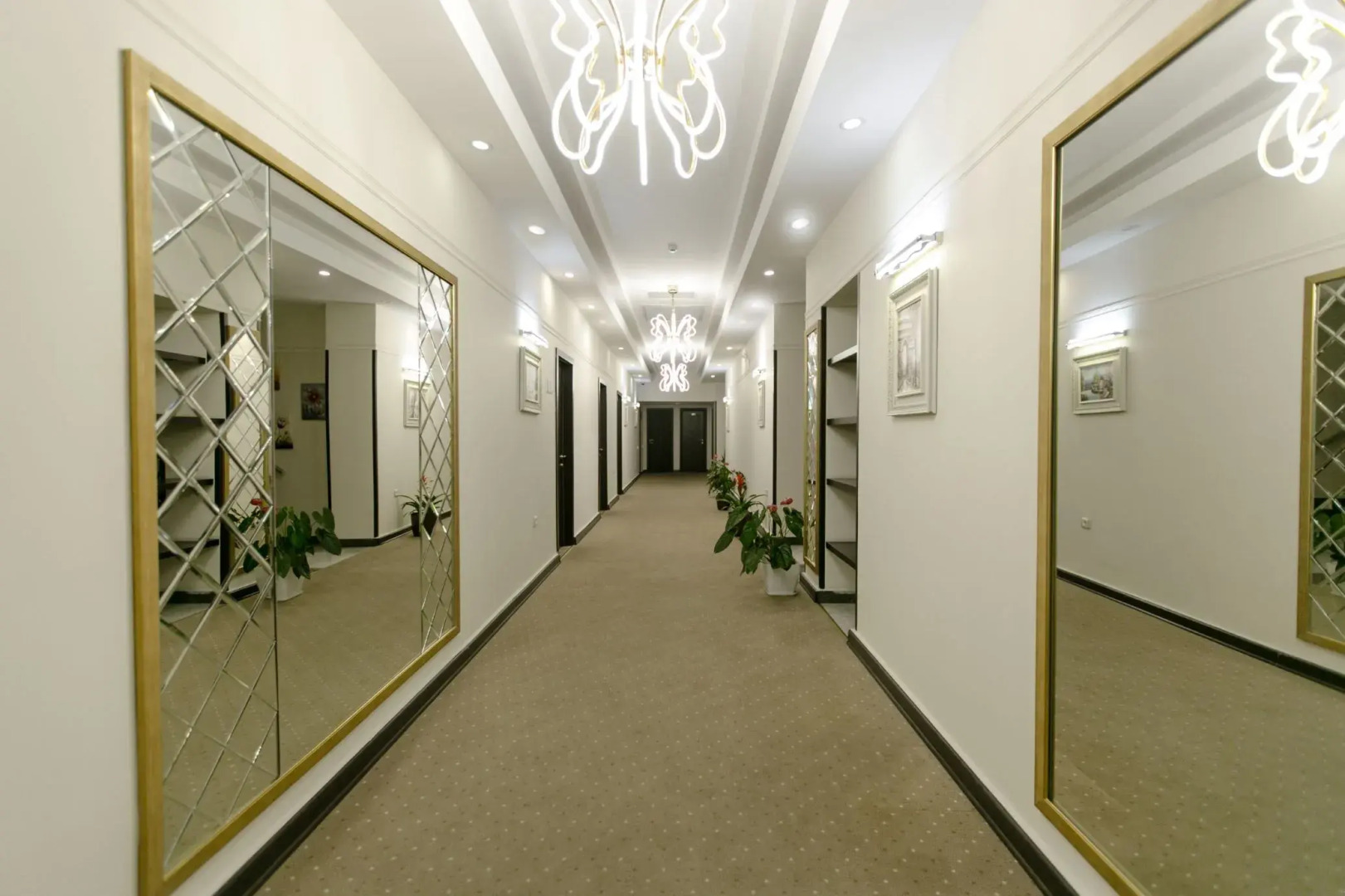 Photo - Deluxe Hotel