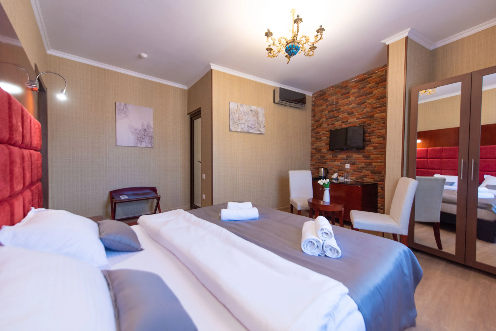 Photo - Kraveli Hotel