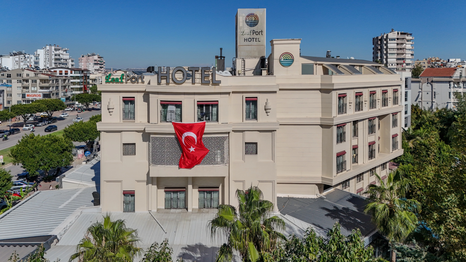 Photo - Leaf Port Hotel