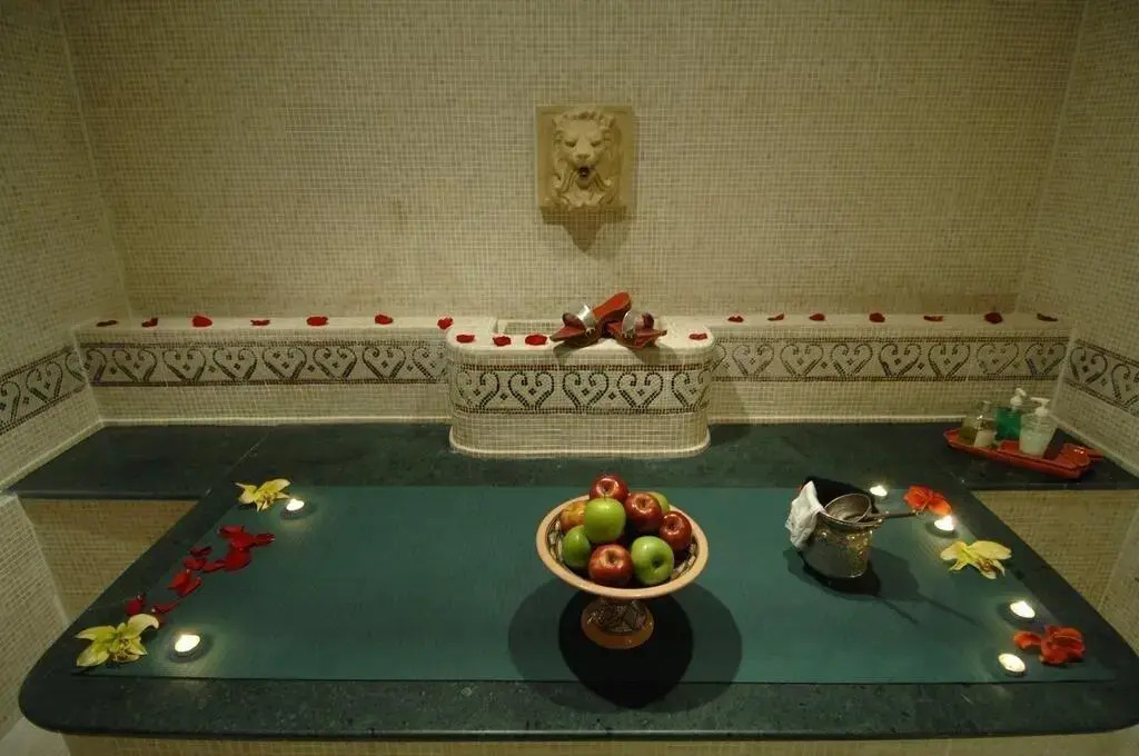 Foto - The Convention Center & Royal Suites Hotel