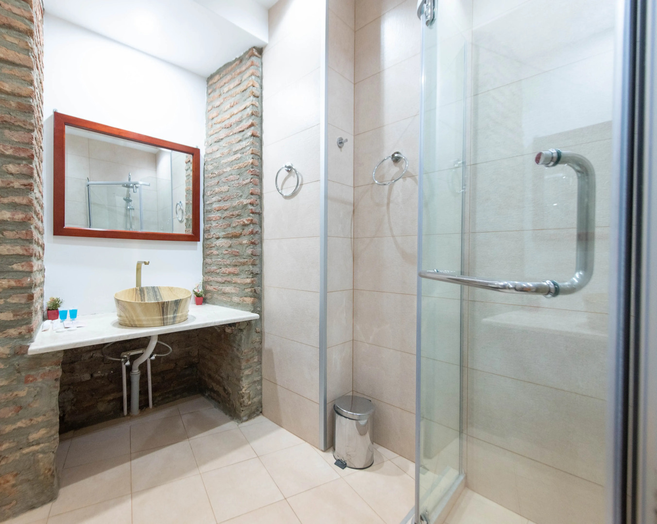 Photo - Kraveli Hotel