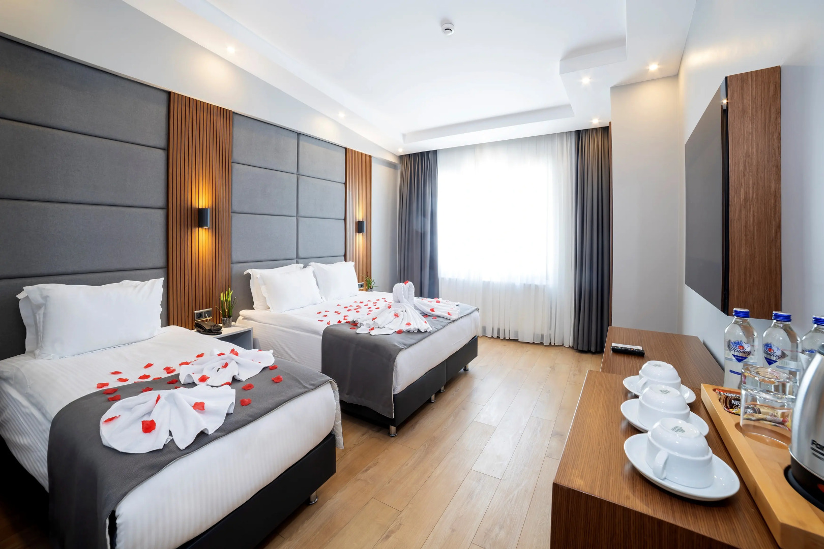 Photo - Center Hill Hotel