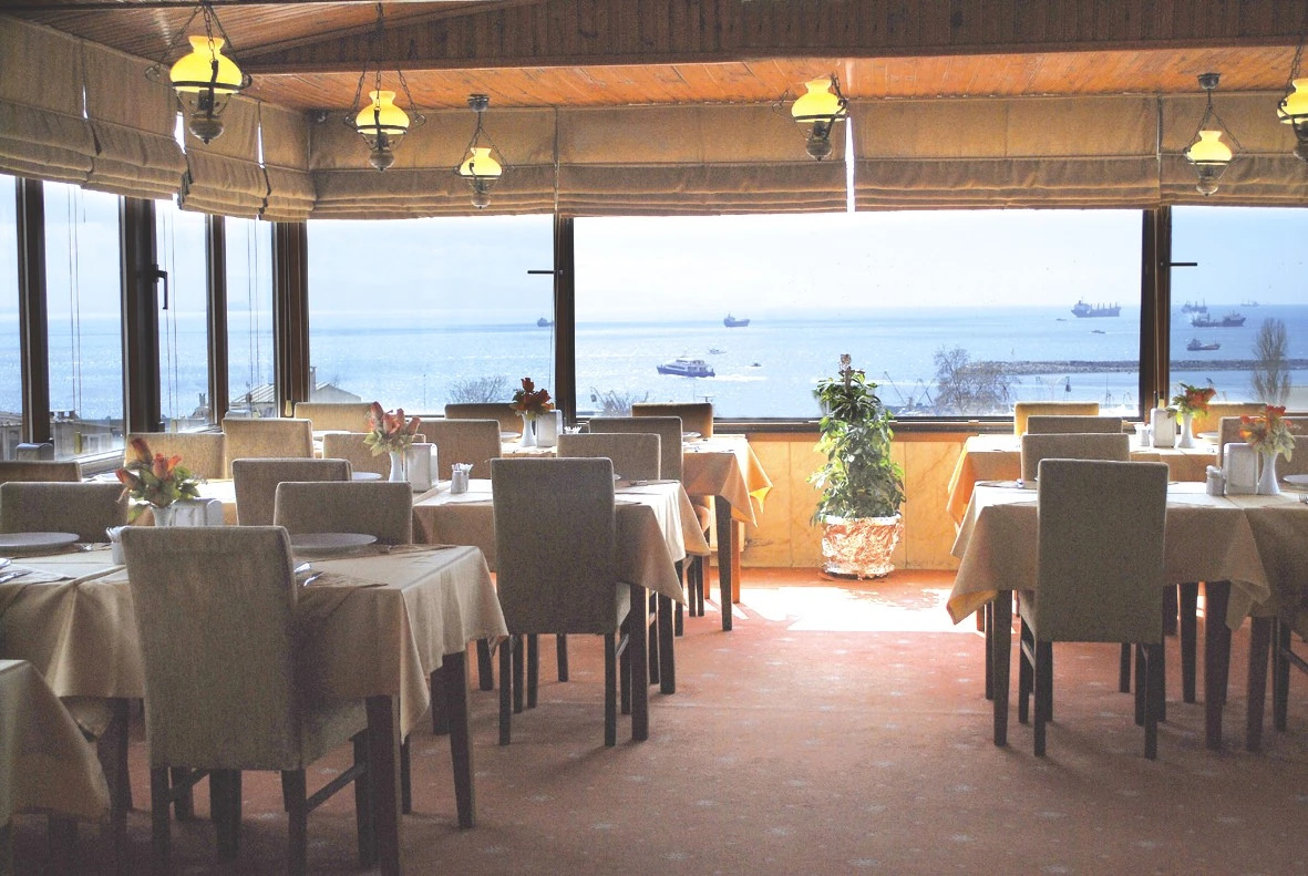 Photo - Grand Liza Hotel