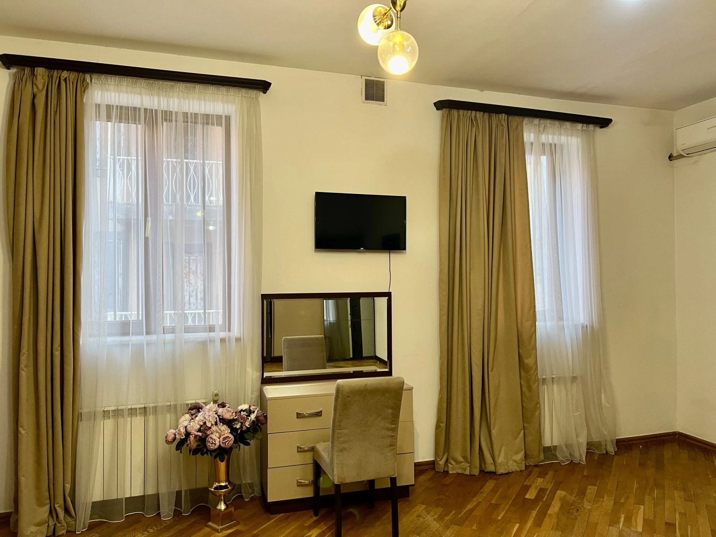 Photo - Family Hotel