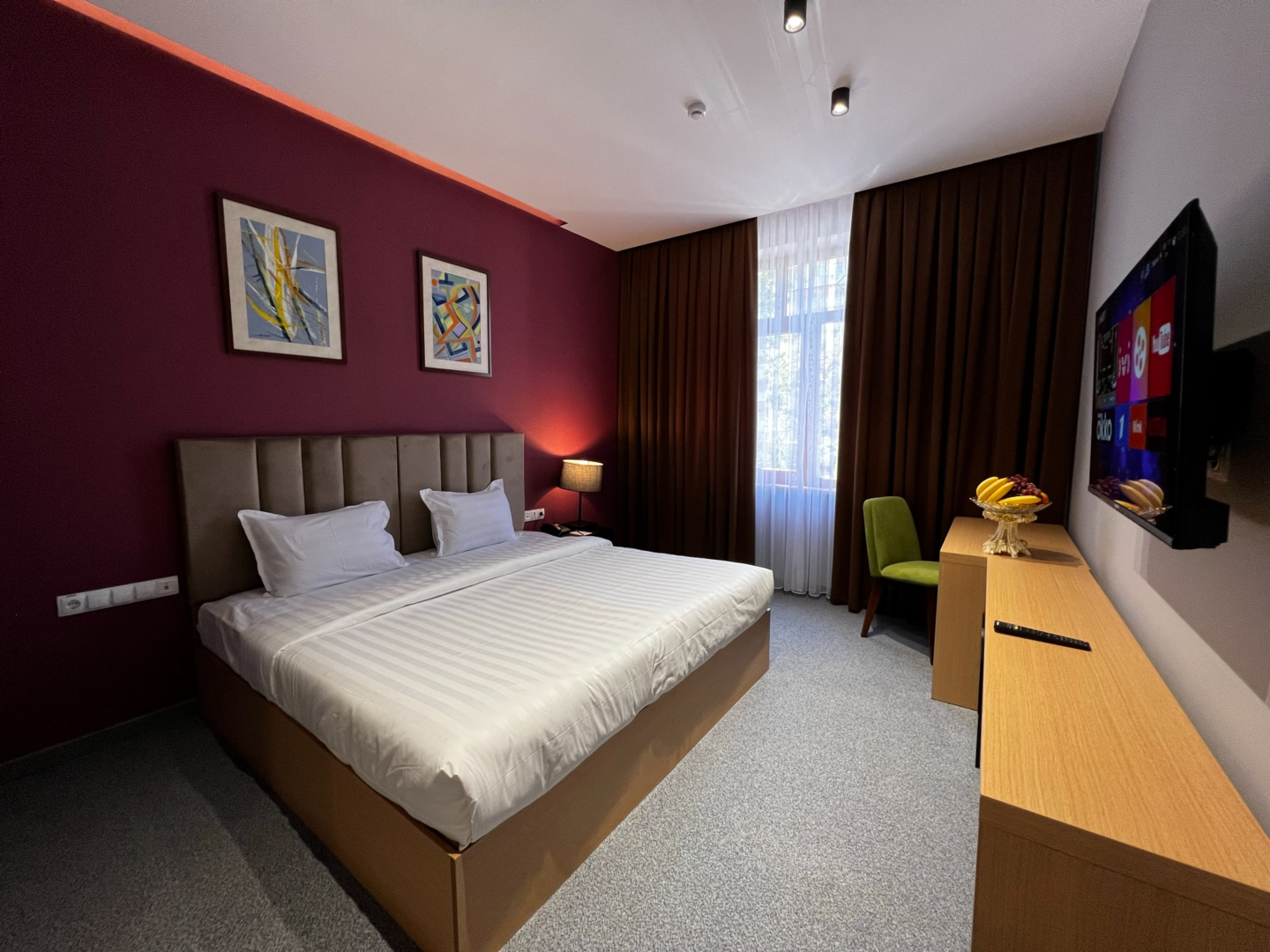 Photo - King Plaza Hotel