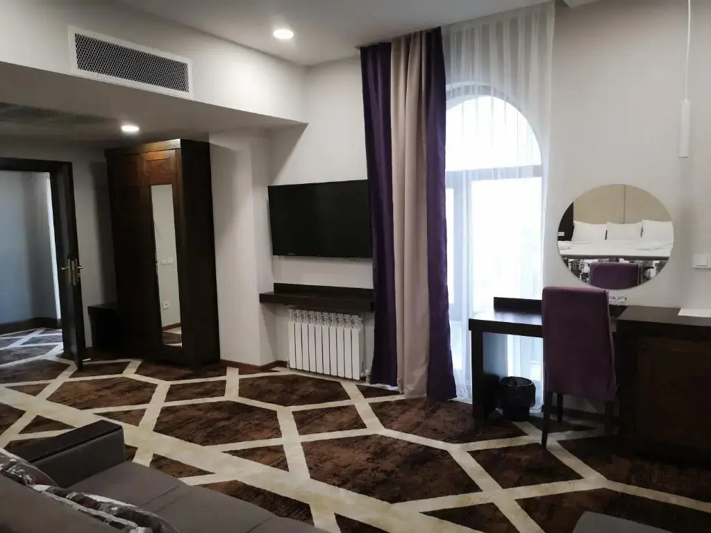 Photo - East Palace Hotel