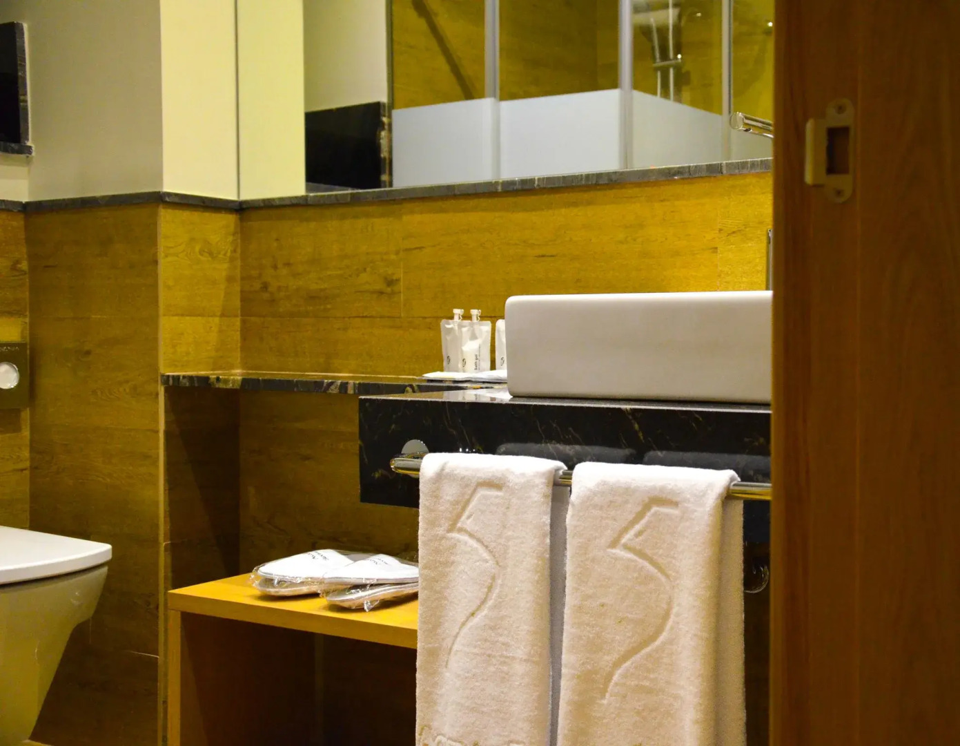 Foto - Aguilas5 SevillaSuites