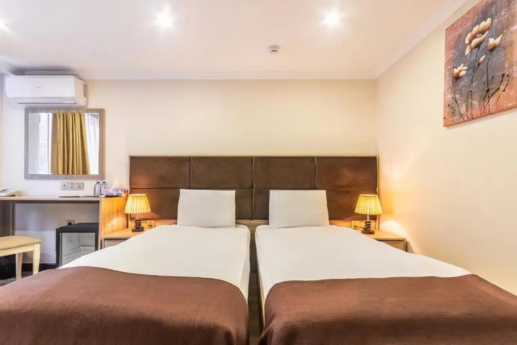 Photo - Deluxe Hotel