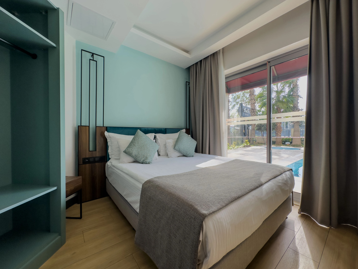 Photo - Leaf Port Hotel