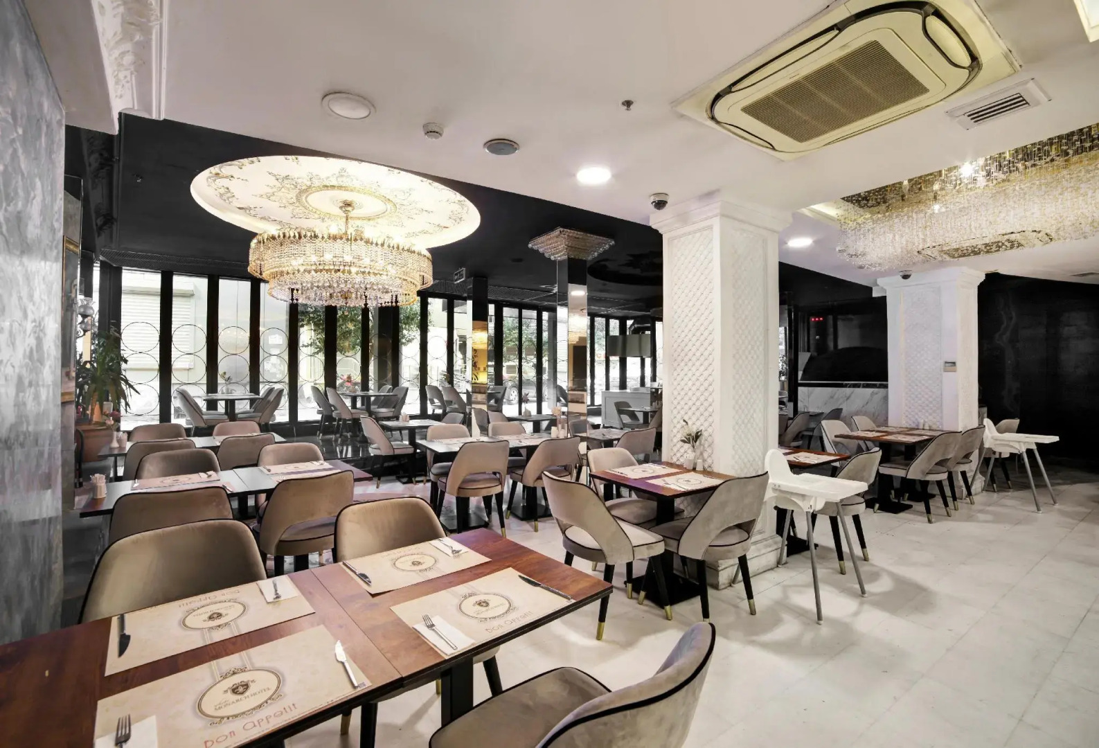 Photo - White Monarch Hotel