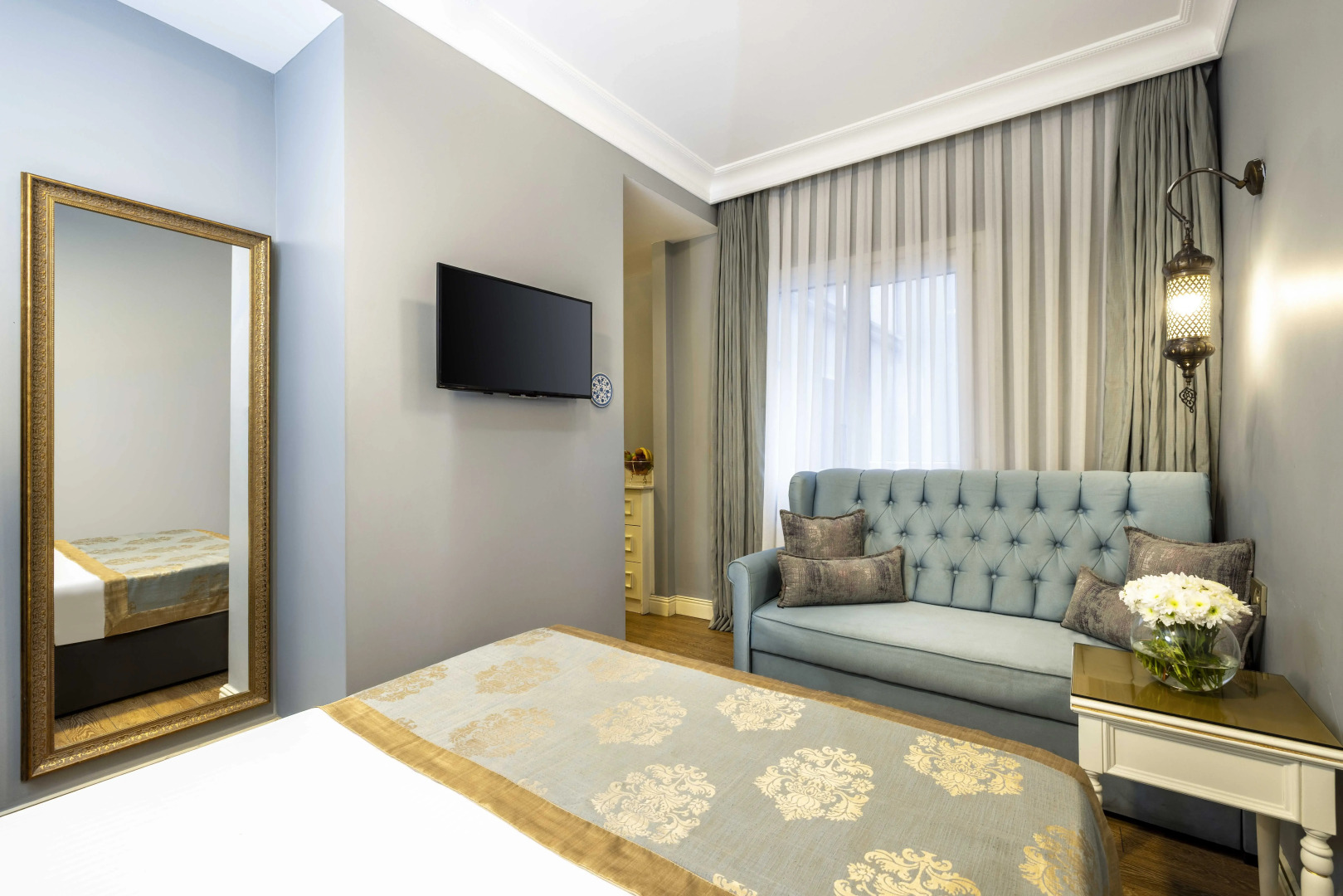 Photo - Raymond Blue Hotel