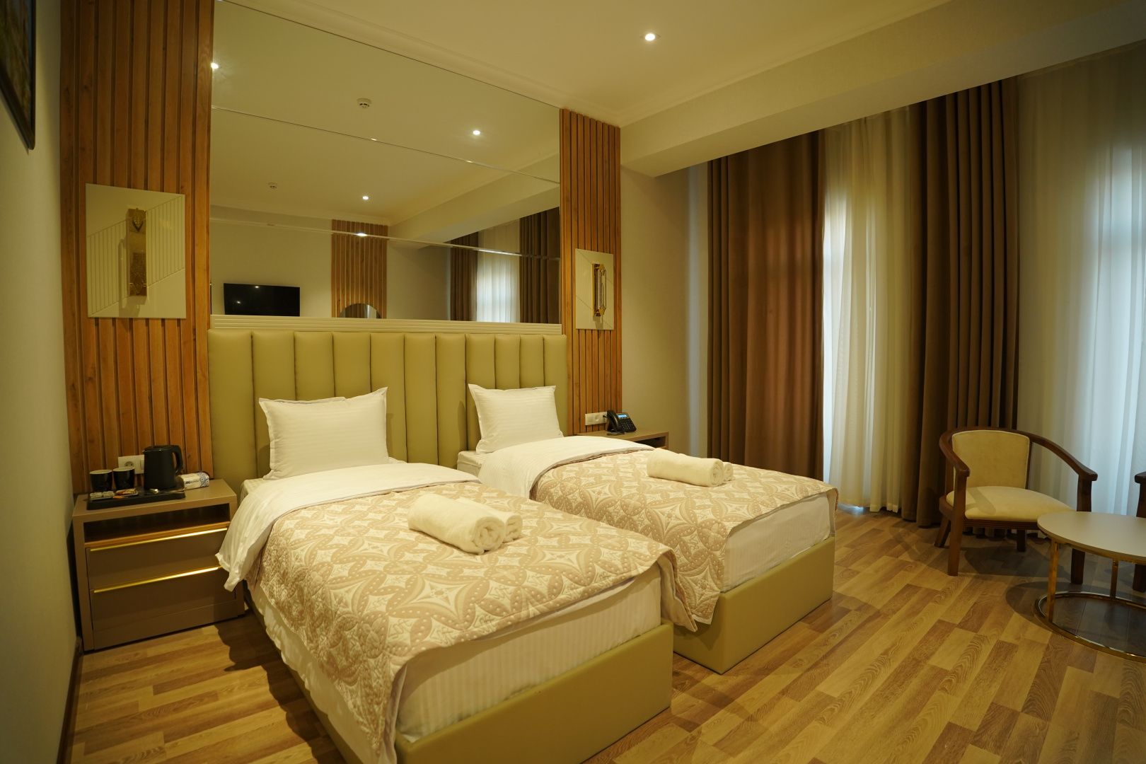 Photo - Karvon Plaza Hotel