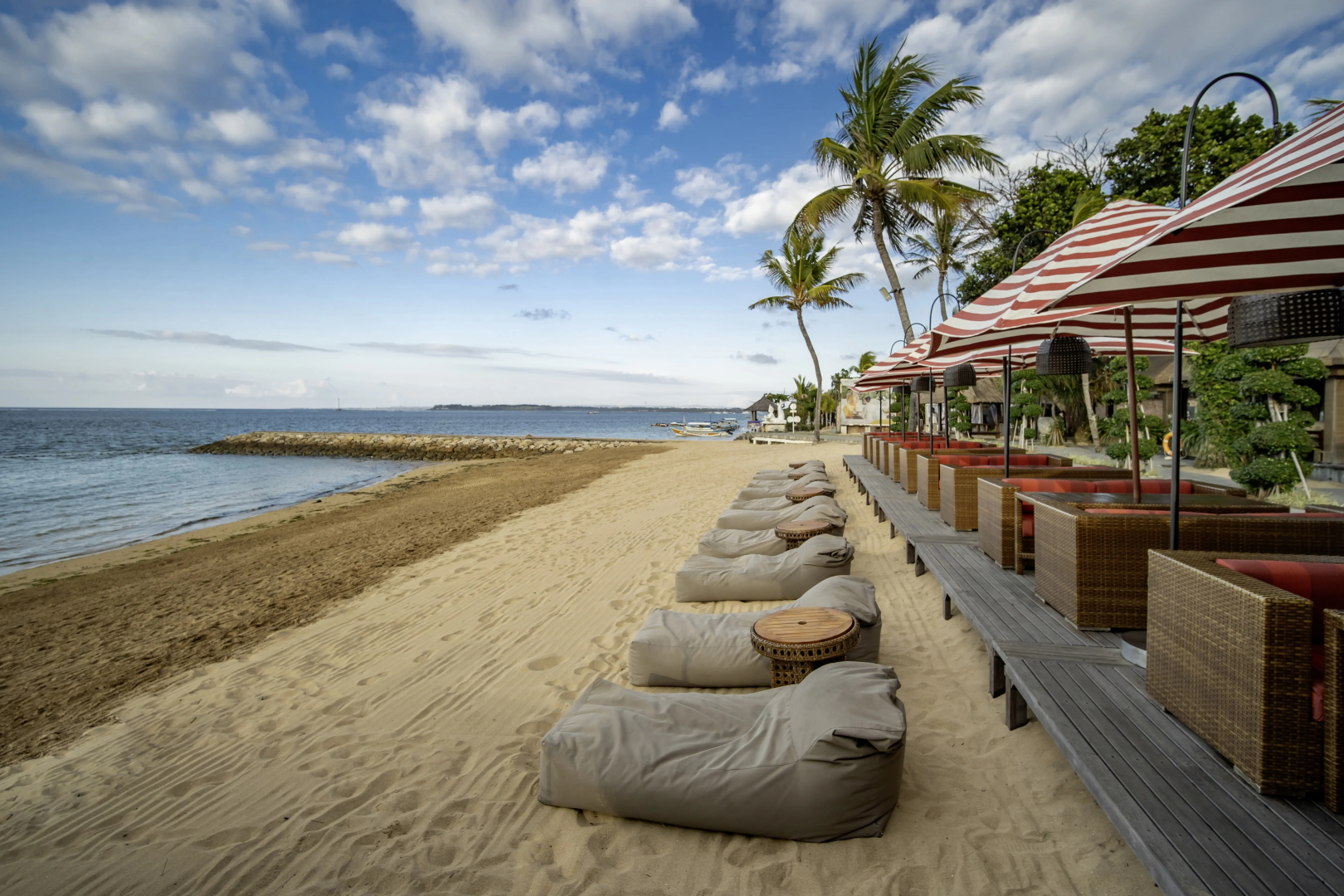 Foto - Puri Santrian Beach Resort And Spa
