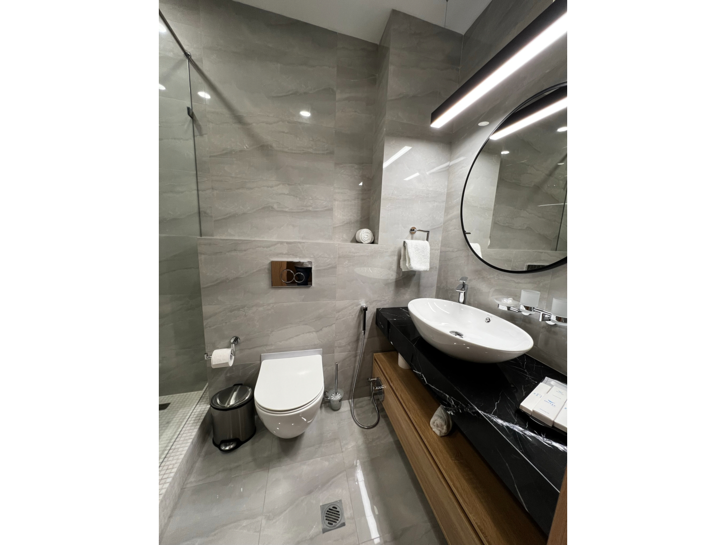 Photo - King Plaza Hotel