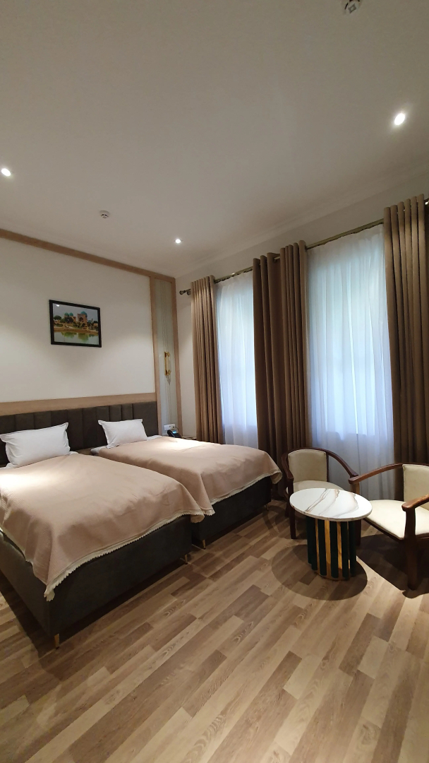Photo - Karvon Plaza Hotel