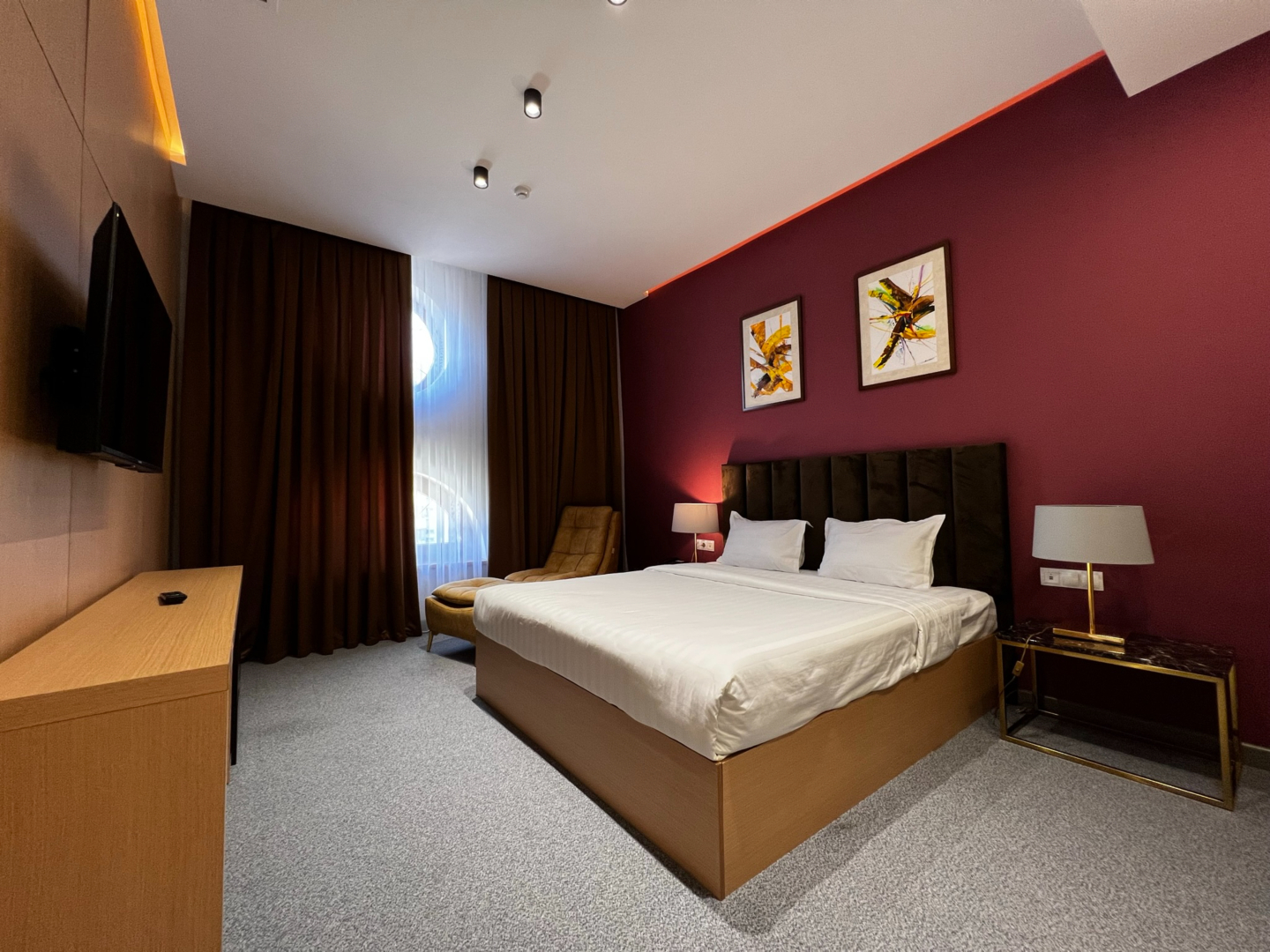 Photo - King Plaza Hotel