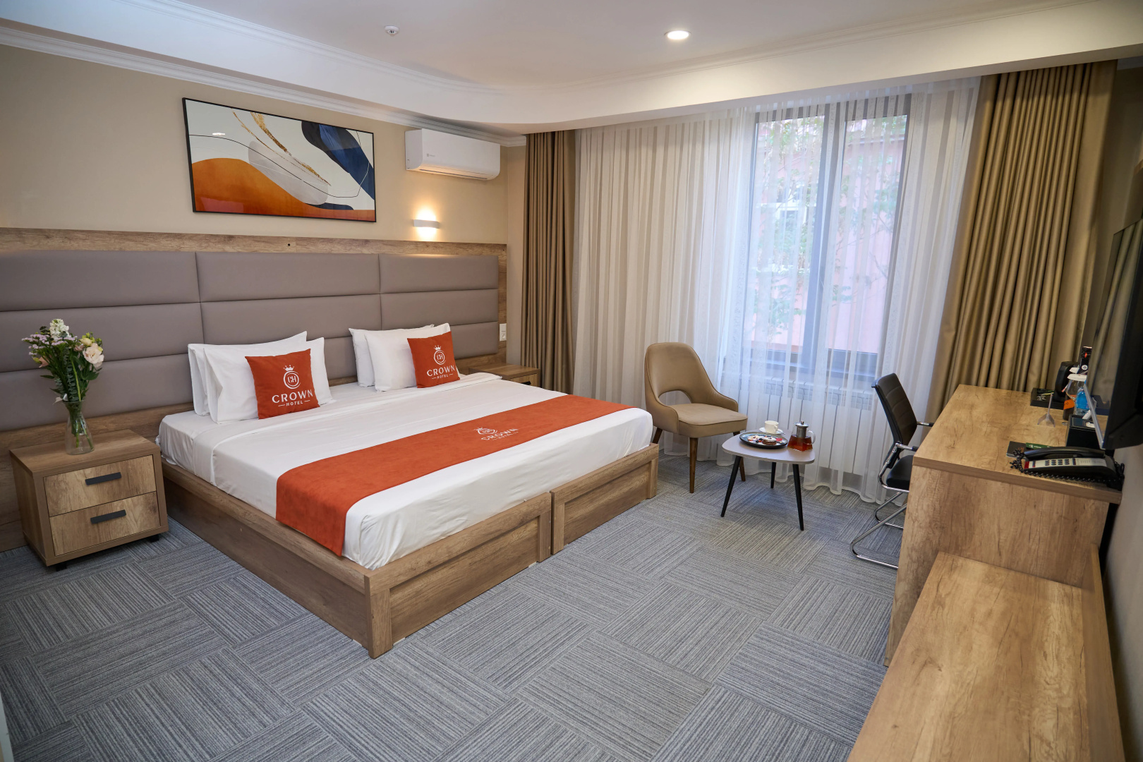 Photo - Crown Hotel