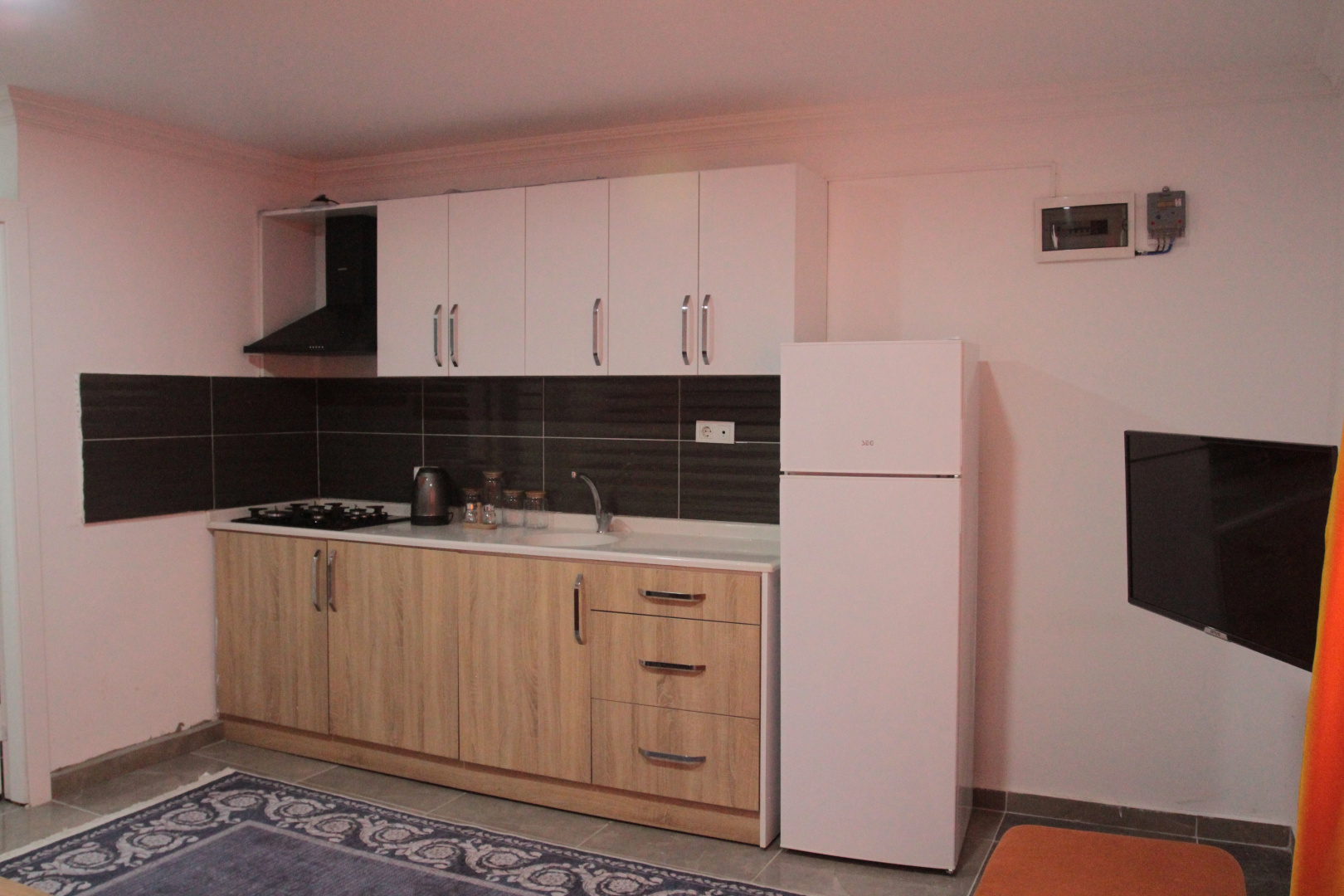 Photo - Hillside Apart House