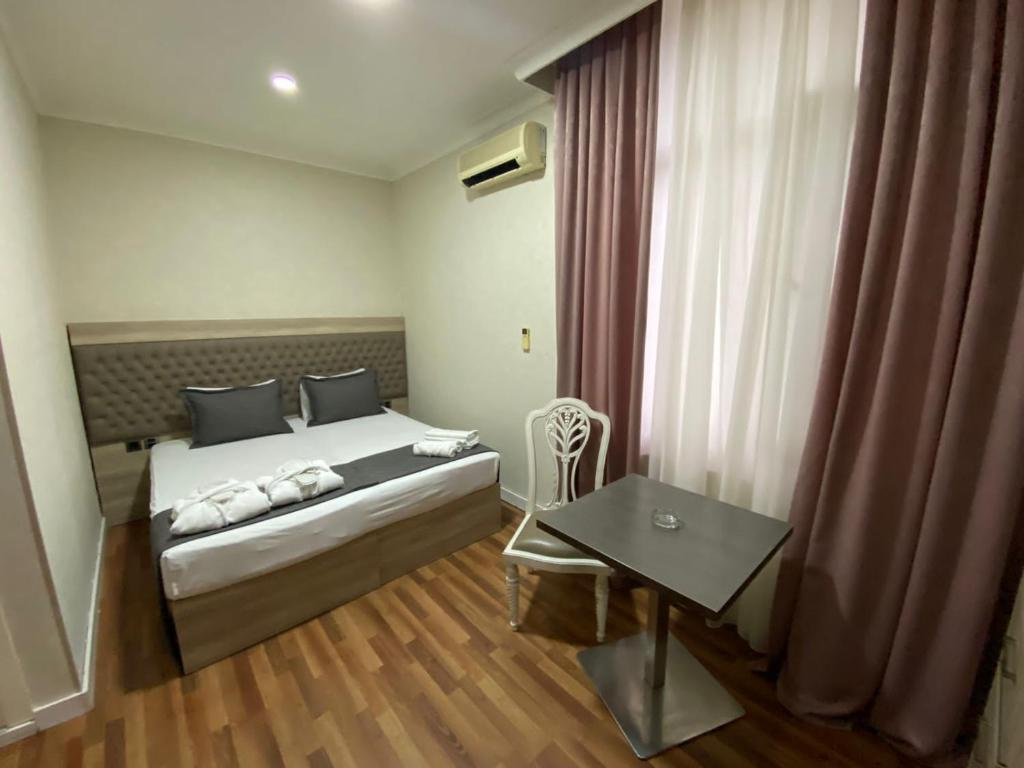 Photo - Empire Hotel