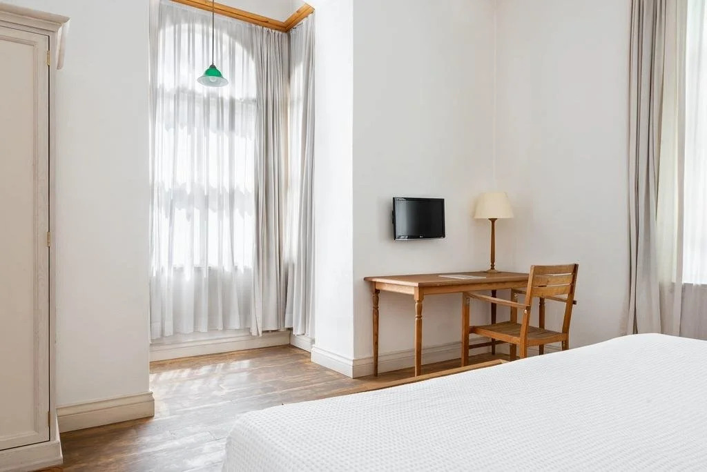 Photo - Adahan DeCamondo Pera, Autograph Collection