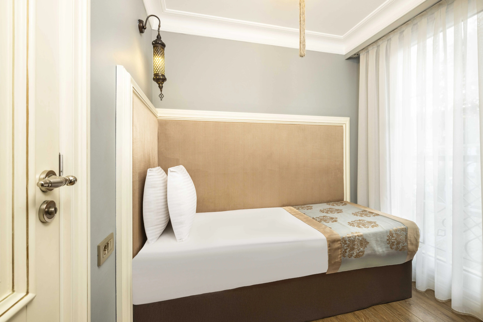 Photo - Raymond Blue Hotel