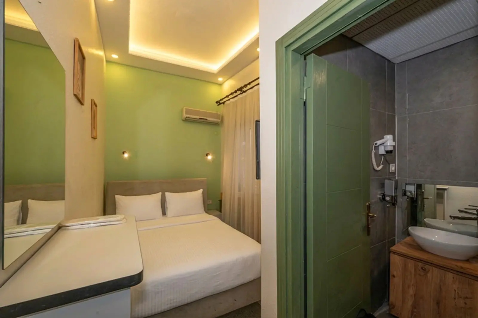 Photo - Rafinn Hotel