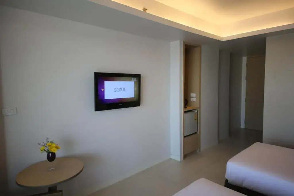 Photo - The Sun Xclusive