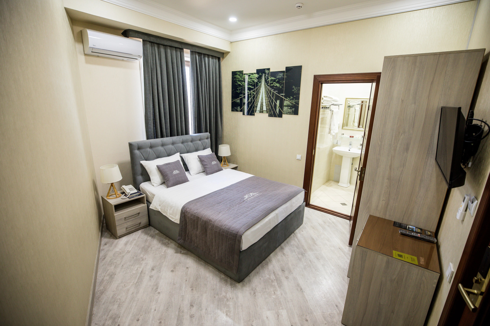 Photo - Leader Hotel