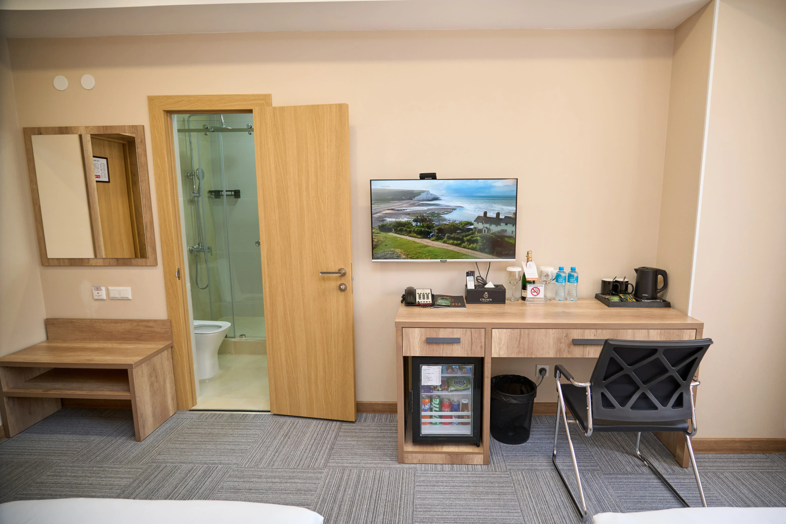Photo - Crown Hotel