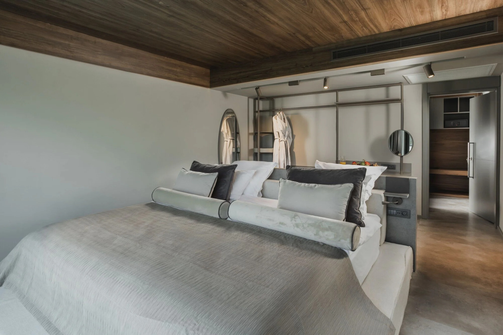 Photo - Paloma Finesse Side