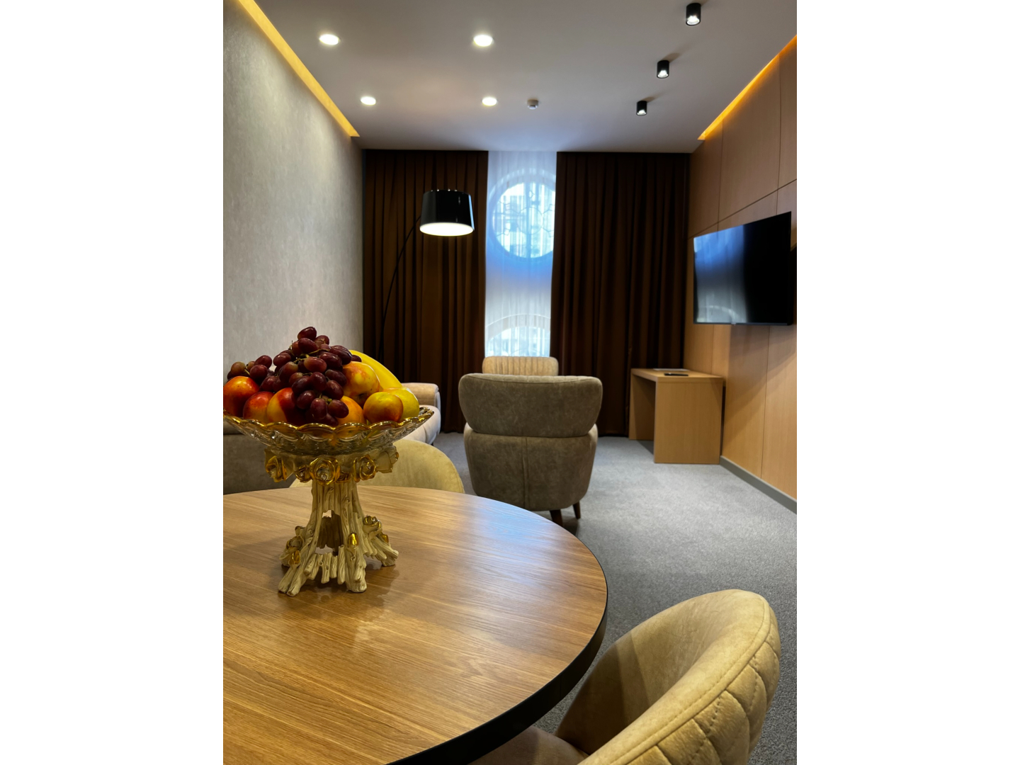 Photo - King Plaza Hotel