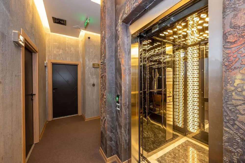 Photo - Continental Airport Hotel