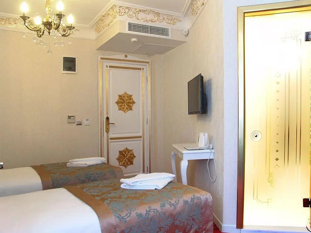 Photo - White Monarch Hotel