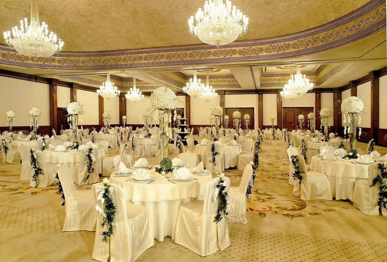 Foto - The Convention Center & Royal Suites Hotel