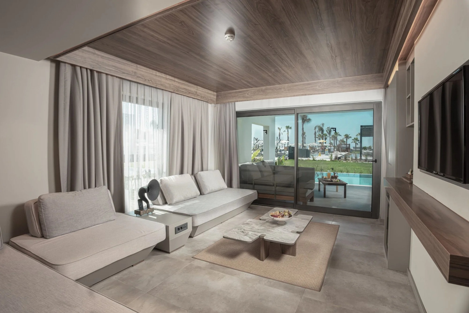 Photo - Paloma Finesse Side