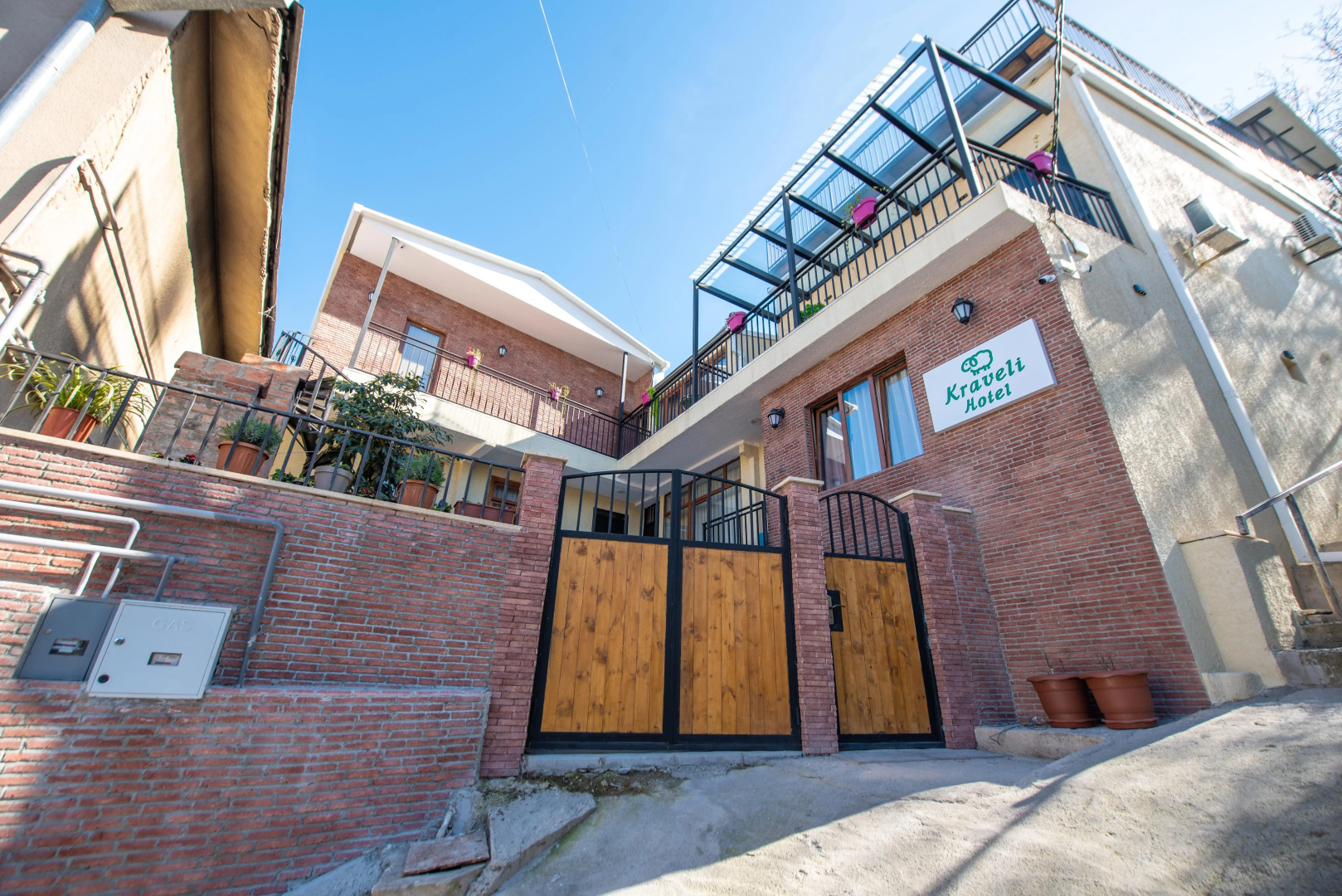 Photo - Kraveli Hotel